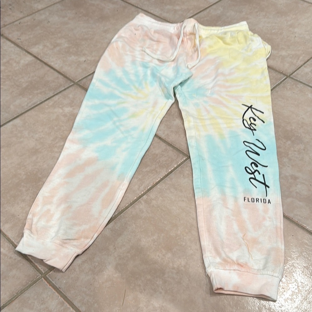 $ Color touch size medium joggers key west